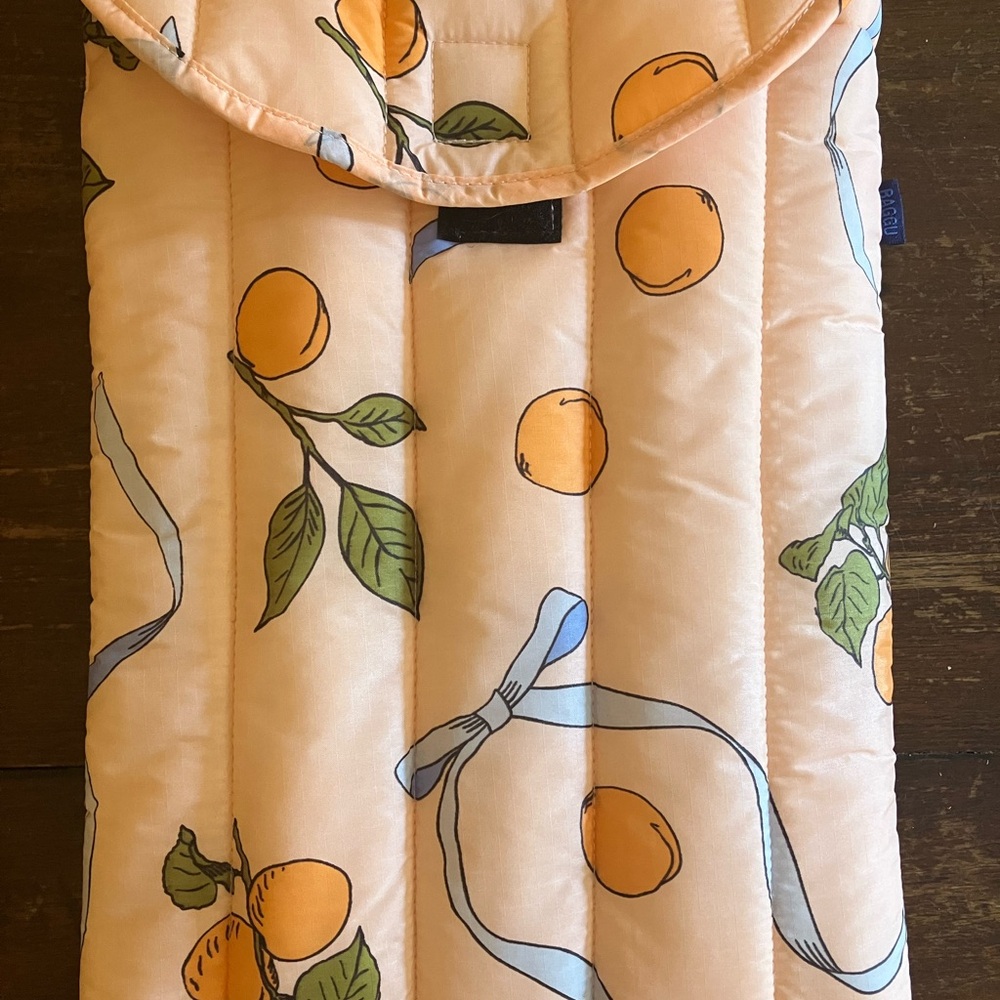 Baggu puffy Laptop Sleeve - apricot and ribbons 13”-14”